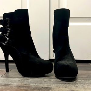 Classic black bootie